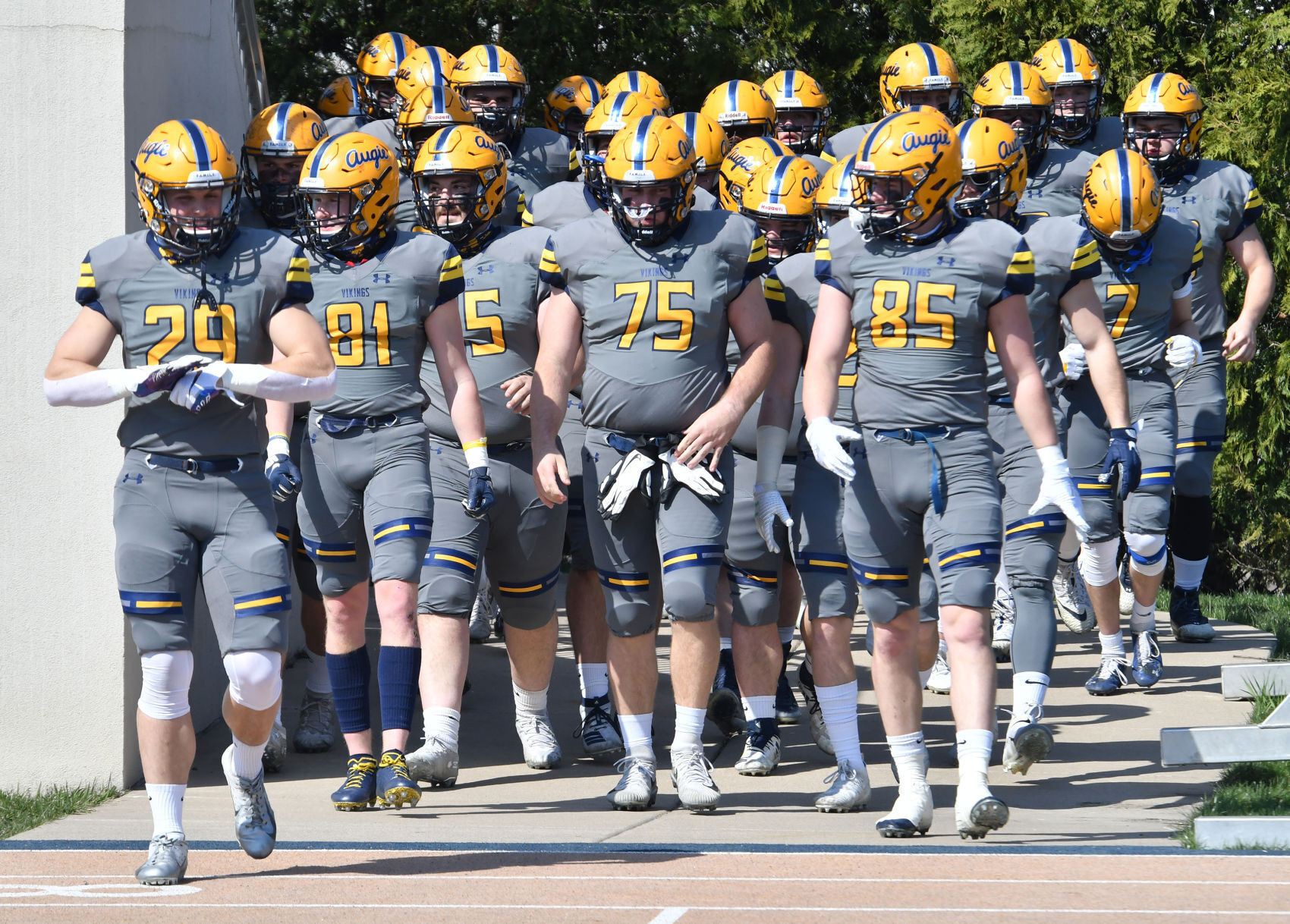 040321-qc-spt-augie football-062
